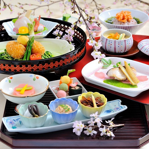 *日本料理“;四季”;/日本の幸を味わう悦び。山海の旬を、香り、食感とともに。