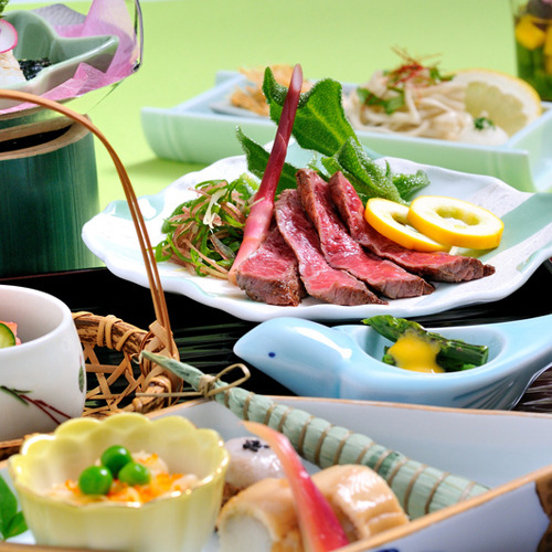 *日本料理“;四季”;/季節の旬味と地元の食材を活かした和会席料理をご堪能下さい。
