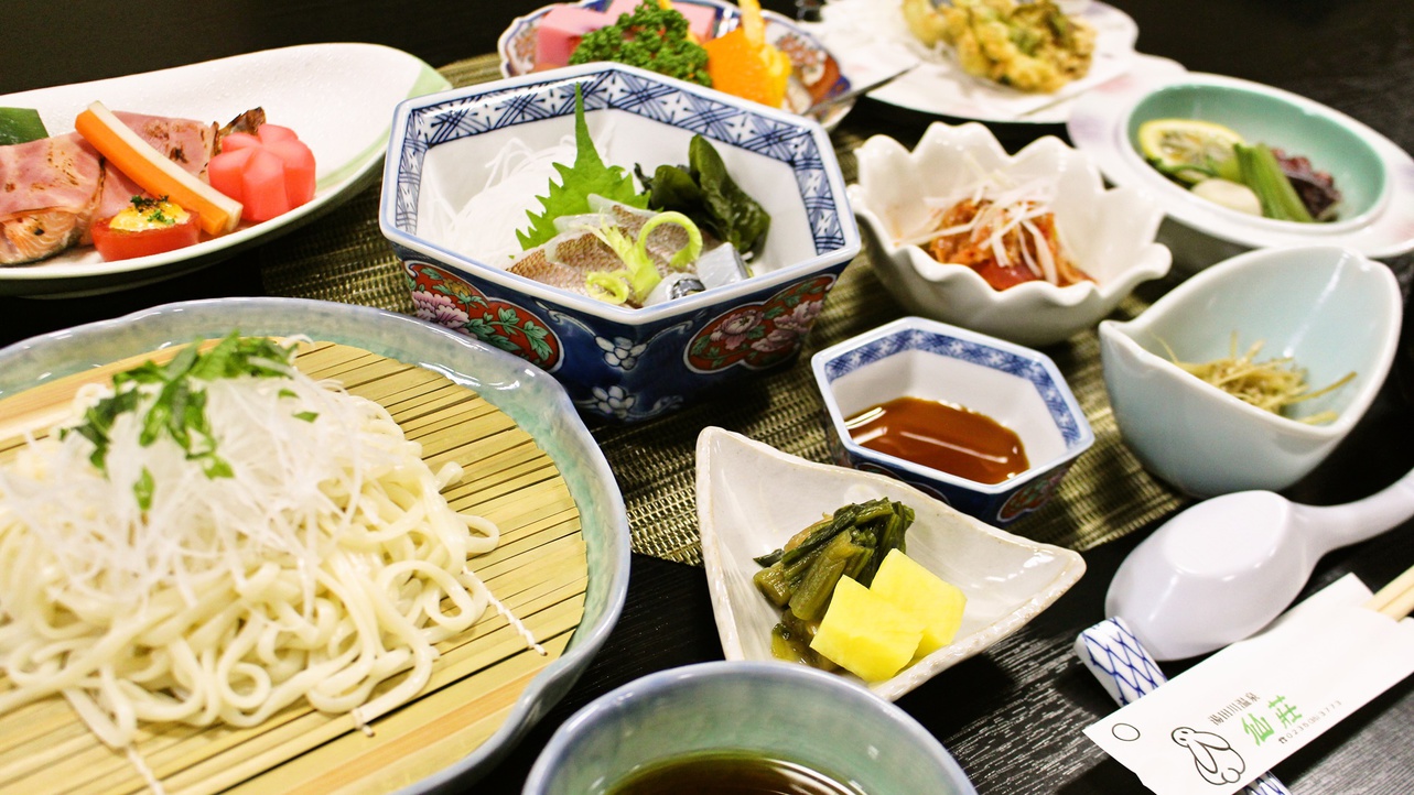 *【ご夕食一例】／山形の郷土料理と海の幸を贅沢に使った食事を御用意致します。