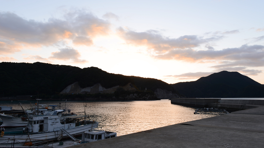 *【周辺】崎津港。漁港一帯は、日本の渚百選にも選ばれています。