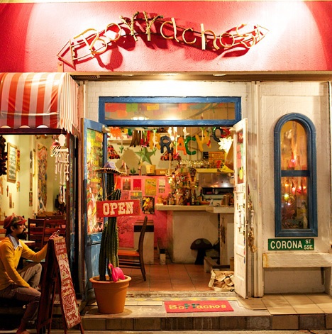 【ニューパラダイス通り】琉球メキシカンレストラン「BORRACHOS」（ボラーチョス）まで徒歩２分