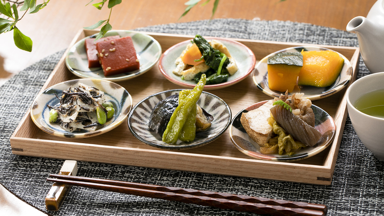 【朝食ビュッフェ（一例）】京都ならではの「おばんざいモーニング」