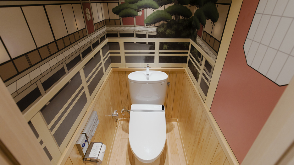 【歌舞伎ルーム‐松】作品の舞台背景をデザインしたトイレ (C) SHOCHIKU