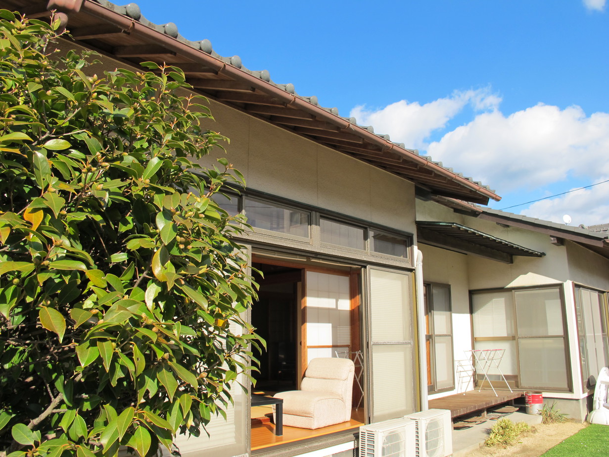 Guest House Sakuraso Set in a prime location of Okayama, Guest House Sakuraso puts everything the city has to offer just outside your doorstep. Both business travelers and tourists can enjoy the propertys facilities and 