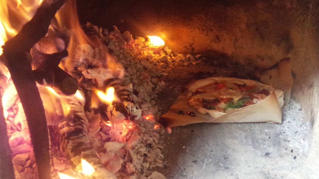 青雲館自慢の手づくり窯で作るピザは格別！