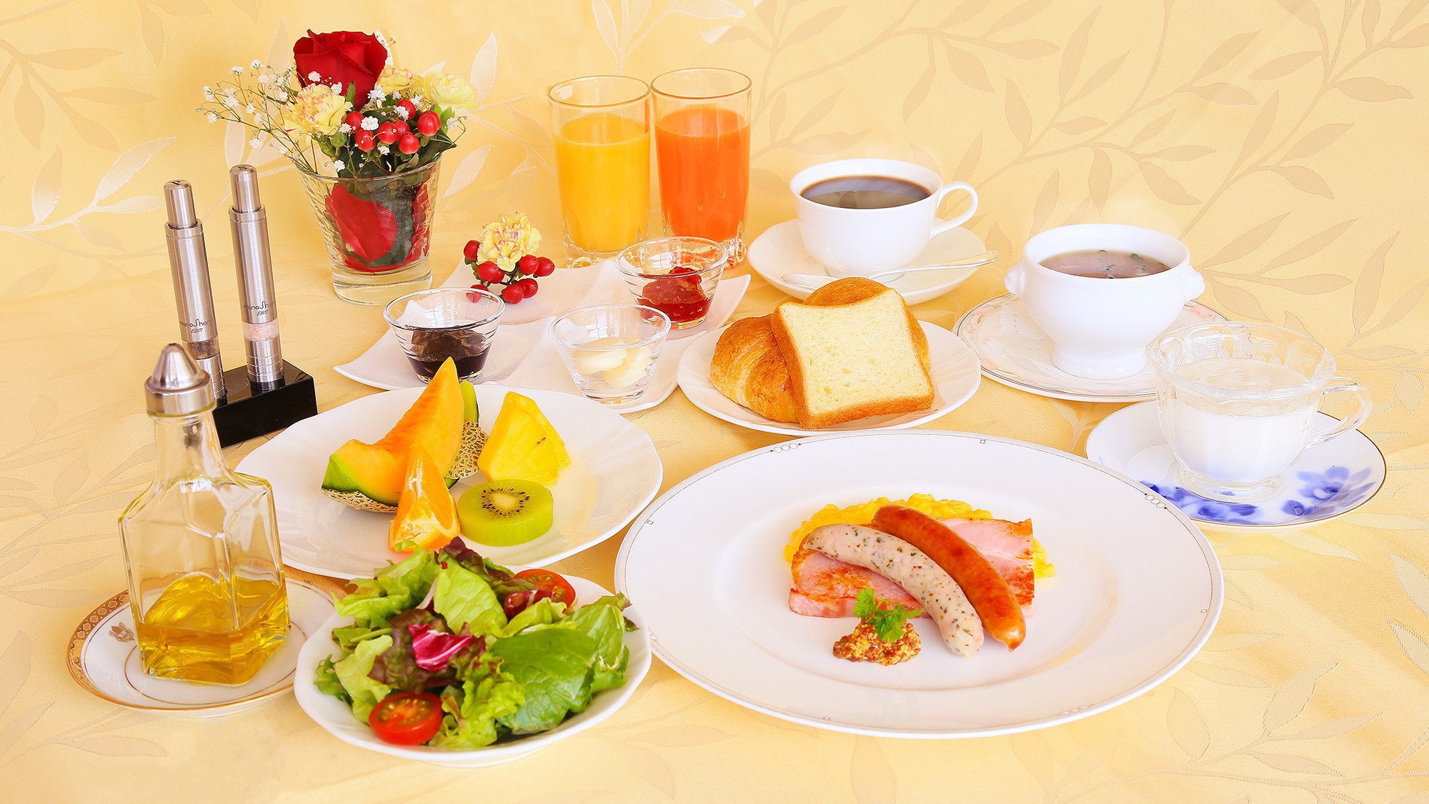 【朝食一例】＜洋食＞朝の陽射しが気持ちいい開放的な会場でごゆっくり。