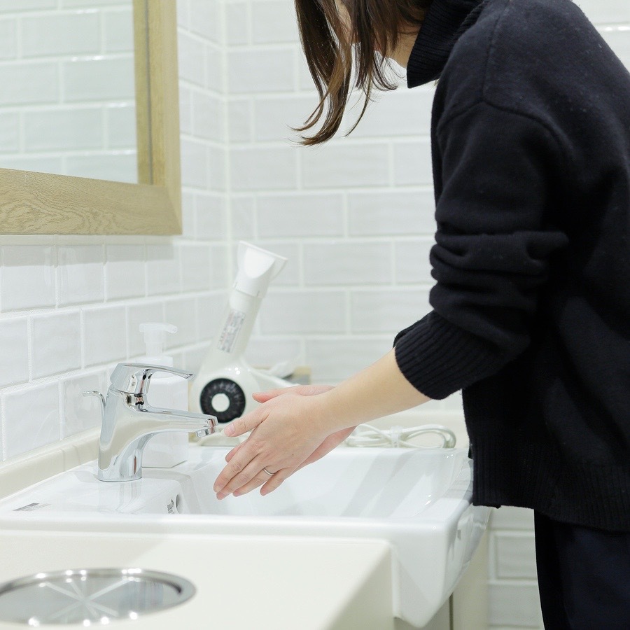 ドミトリーのお客様が使用できる共用の洗面/シャワー/トイレはとても清潔です。