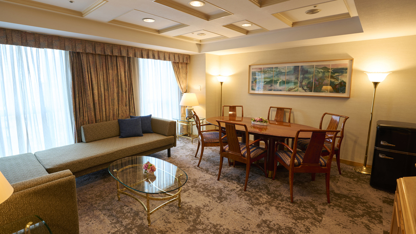 アゼリアスイート（リビングルーム）／70㎡【最上階】