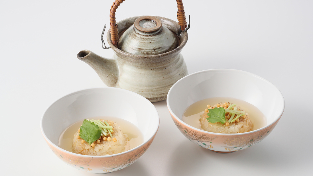 【朝食】日光たまり醤油で味付けた焼きおにぎり〜お好みのトッピング、お出汁をかけてお召し上がり下さい〜