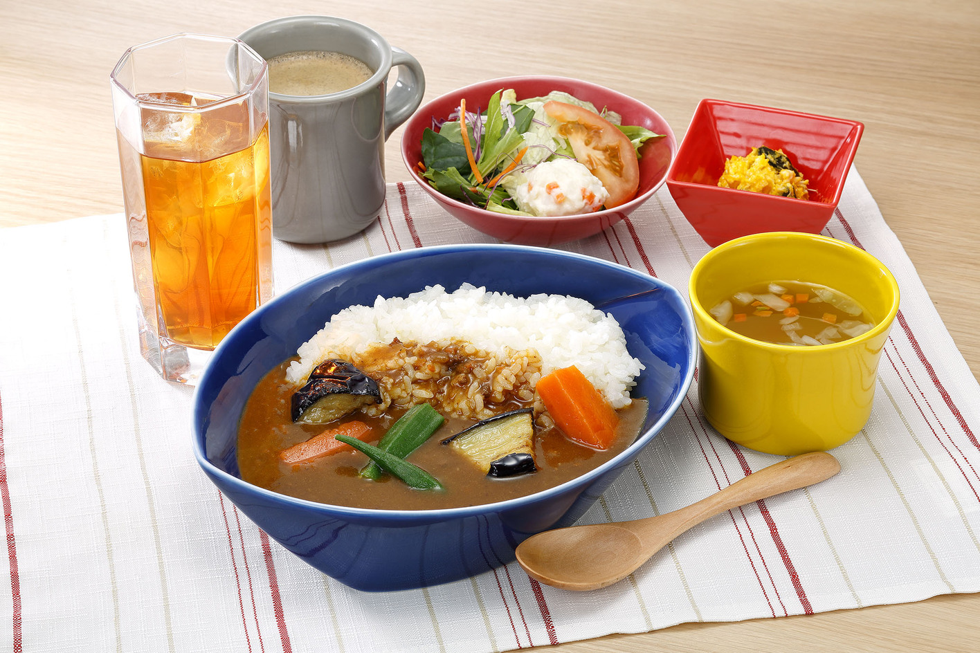 【ごろっと野菜の朝カレー朝食】890円（税込）