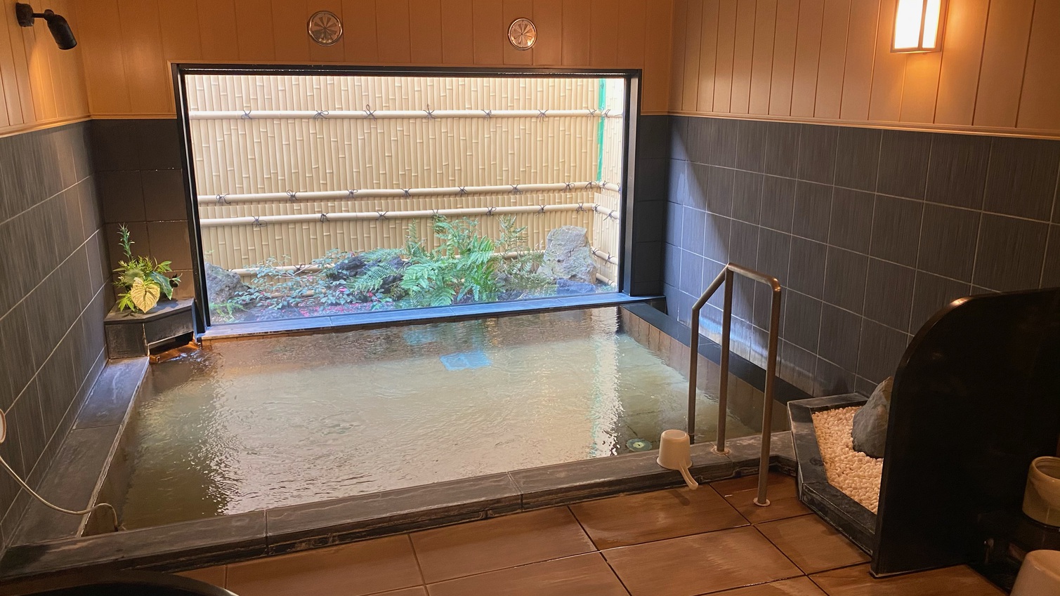 名取岩沼温泉「旅人の湯」（加温・循環ろ過式）・女性大浴場