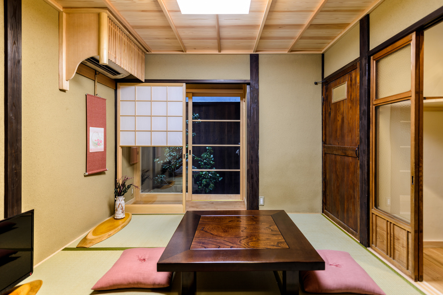 Machiya Residence Inn Nadeshiko Shirakawa Kyoto-an Interior 1