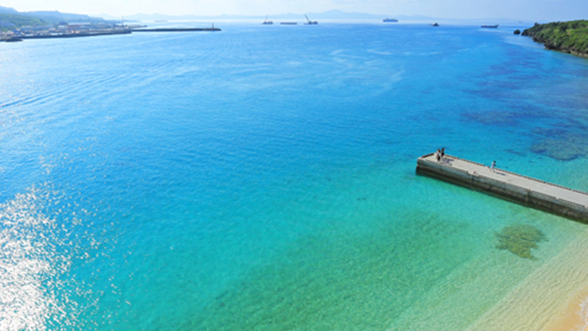 **沖縄本島の中でも透明度の高さで有名な瀬底ビーチ。ゆったりと流れる時間に癒されてください♪