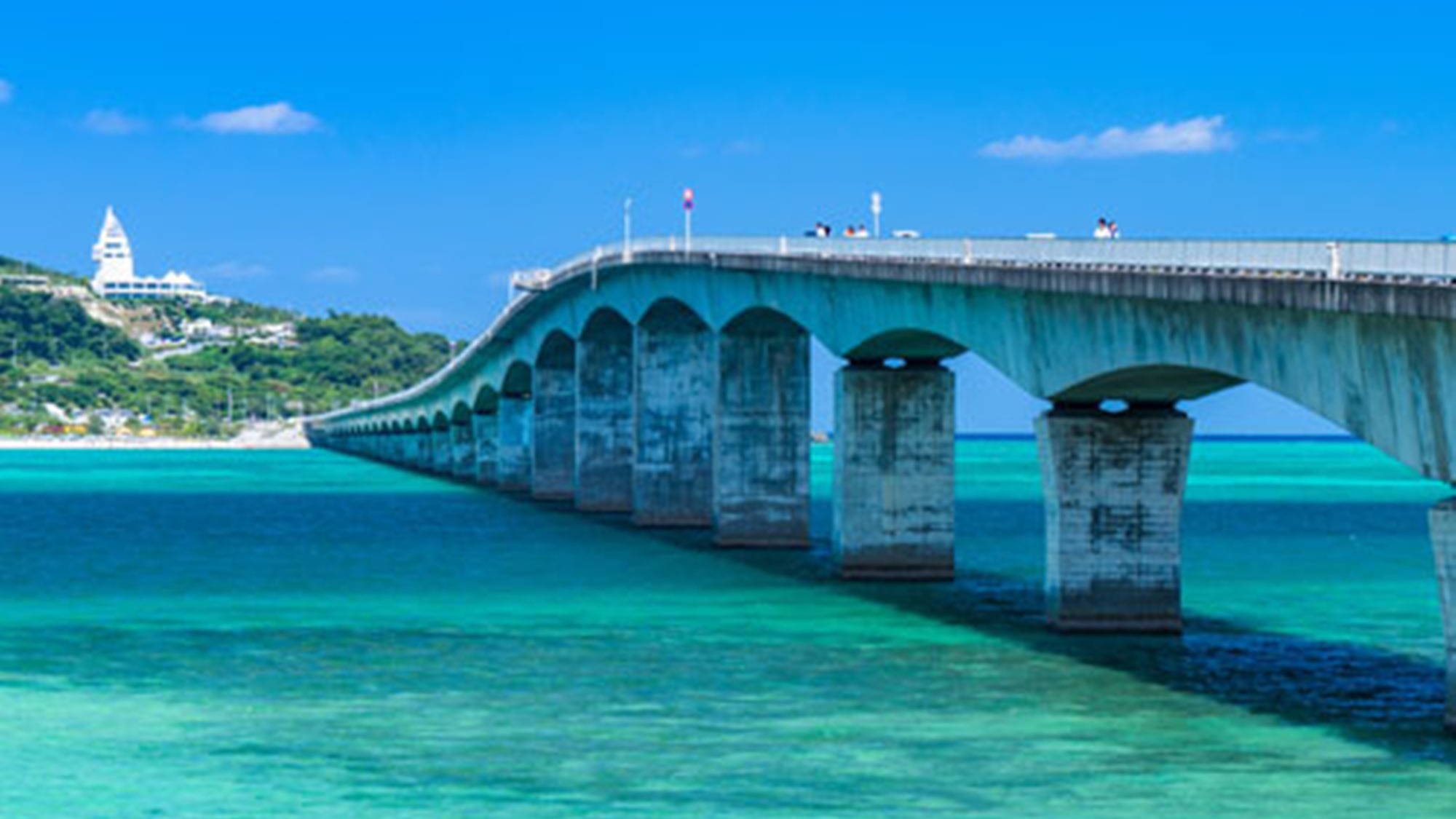 **本島屈指の美ら海。まるで海の上を走っているような気分が味わえる絶景ドライブコース！！