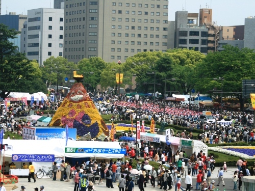 【フラワーフェスティバル】最大の見どころは「パレード」とゲストによる「ステージ」