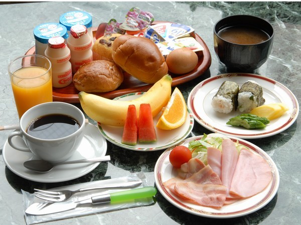 手作りみそ汁が評判の朝食です！食事会場はすぐ近くのホテルクリスタル広島になります。