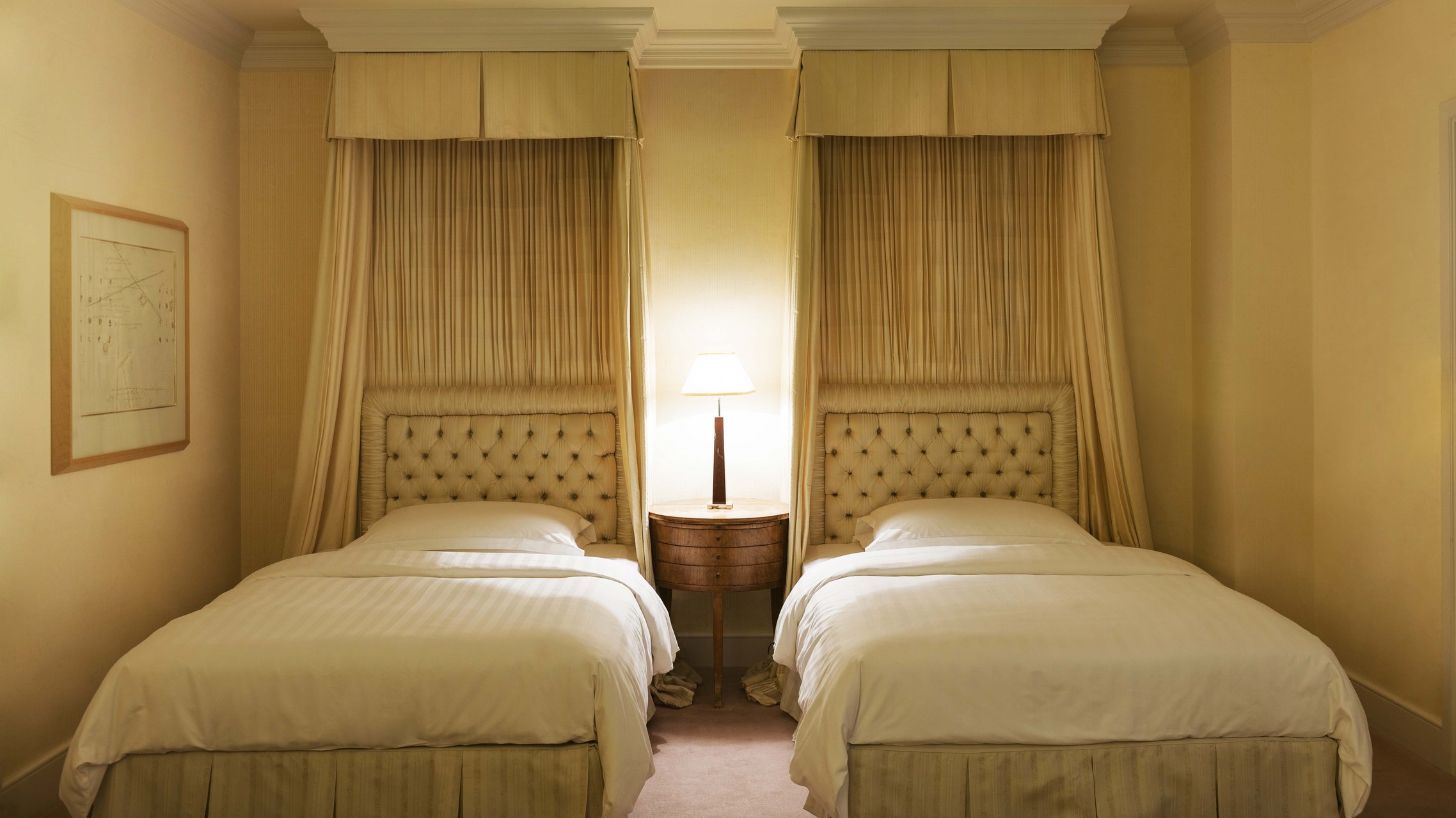 【クラブフロア】最上階34階クラブクラウンスイート（ベッドルーム）