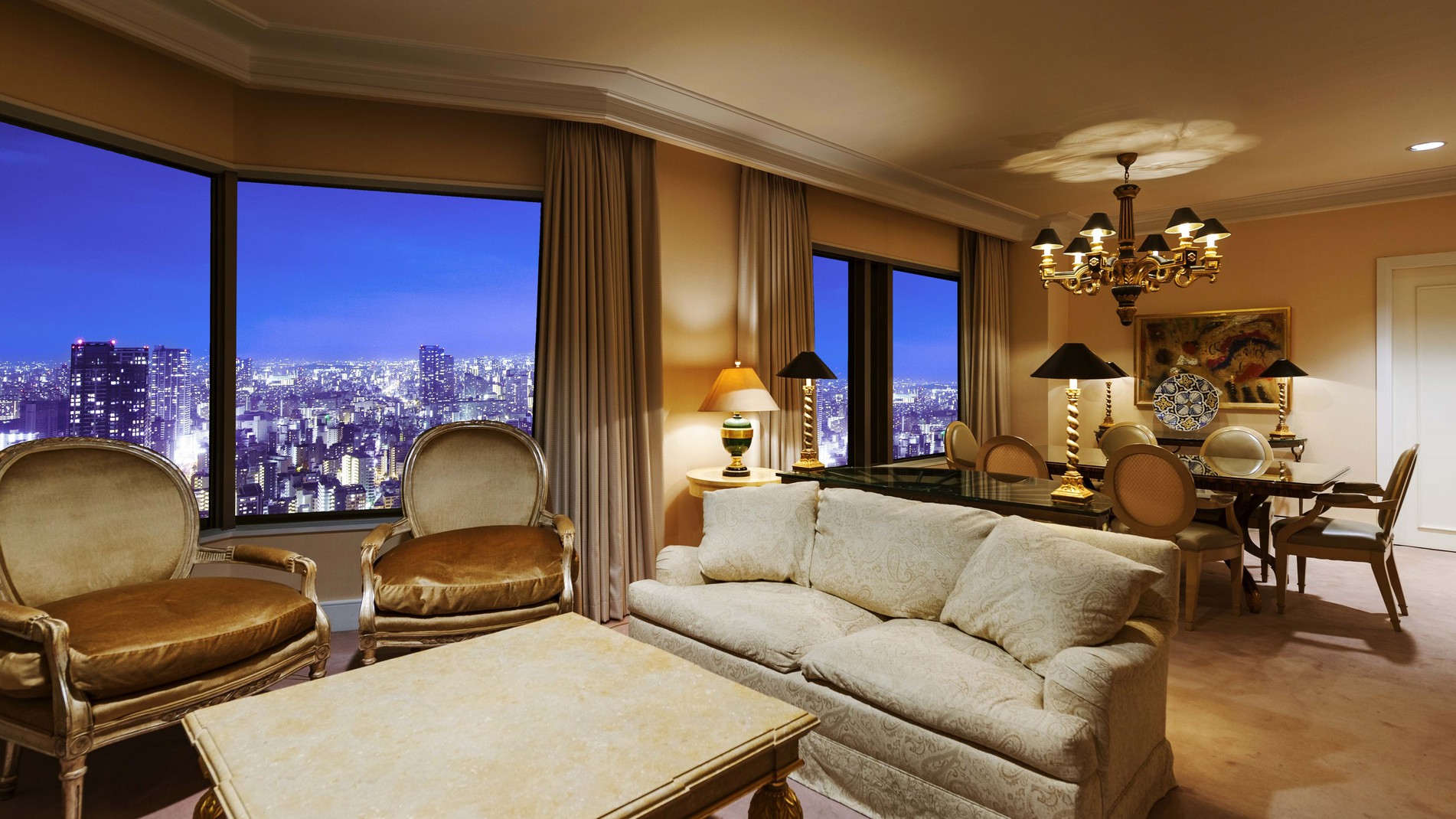 【クラブフロア】最上階34階クラブクラウンスイート（リビング）