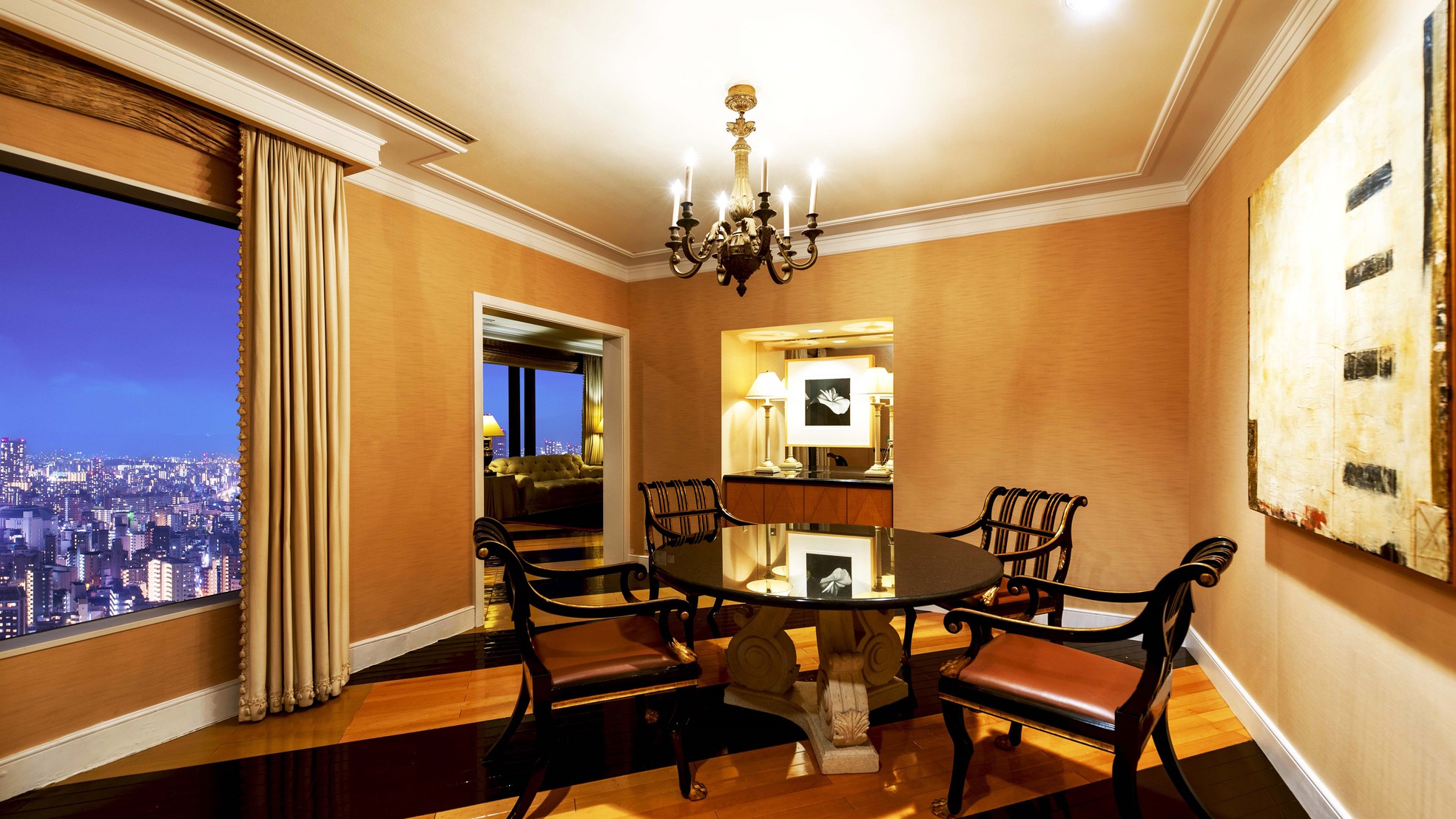 【クラブフロア】最上階34階クラブインターナショナルスイート（リビング）