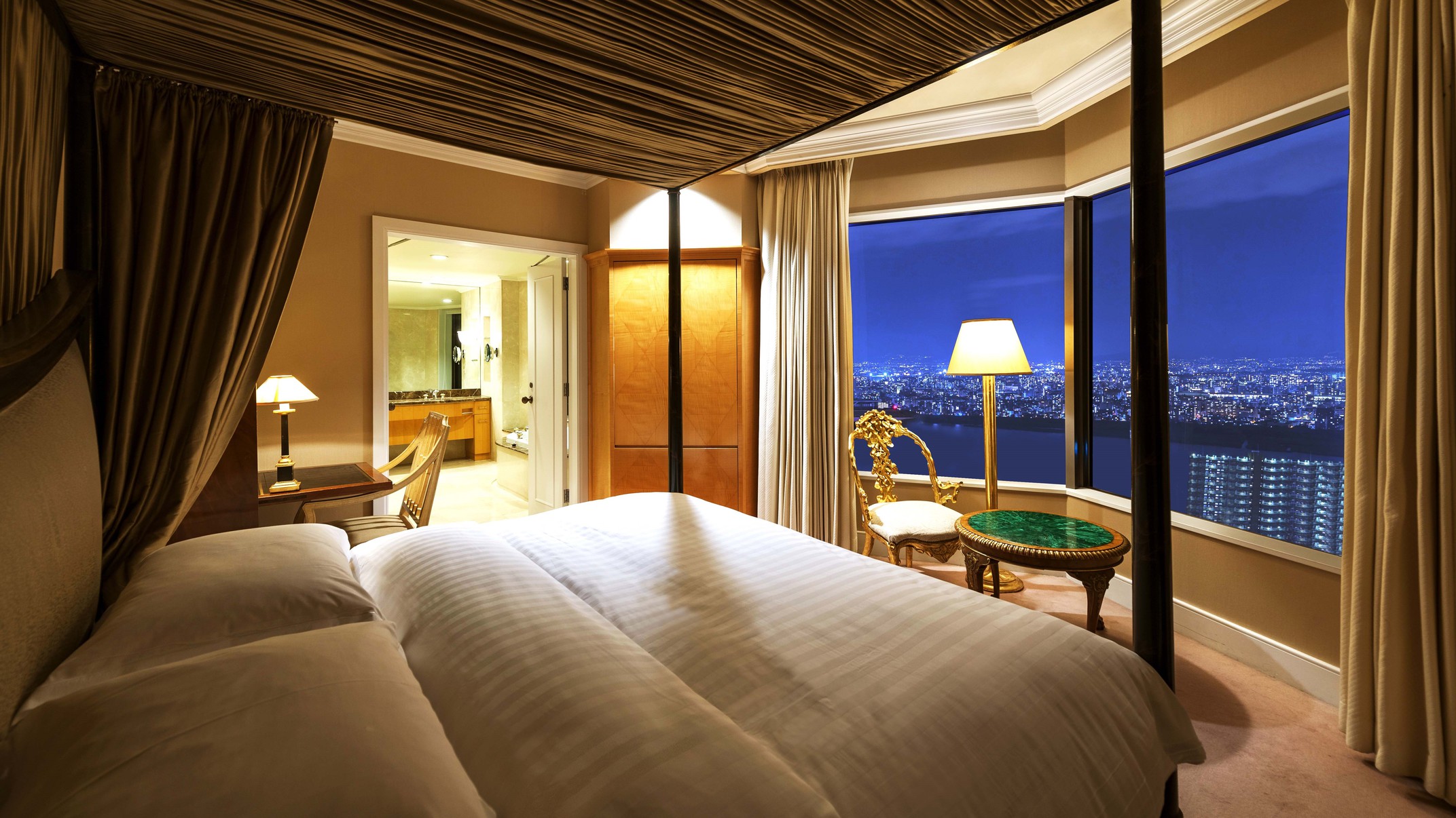 【クラブフロア】最上階34階クラブインターナショナルスイート（ベッドルーム）
