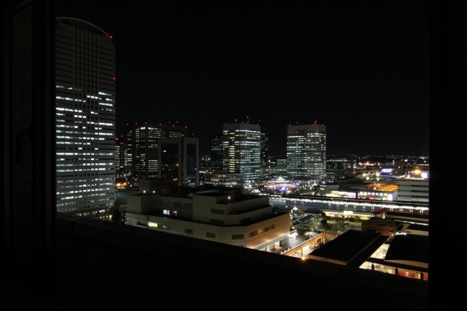 海浜幕張駅方面の夜景