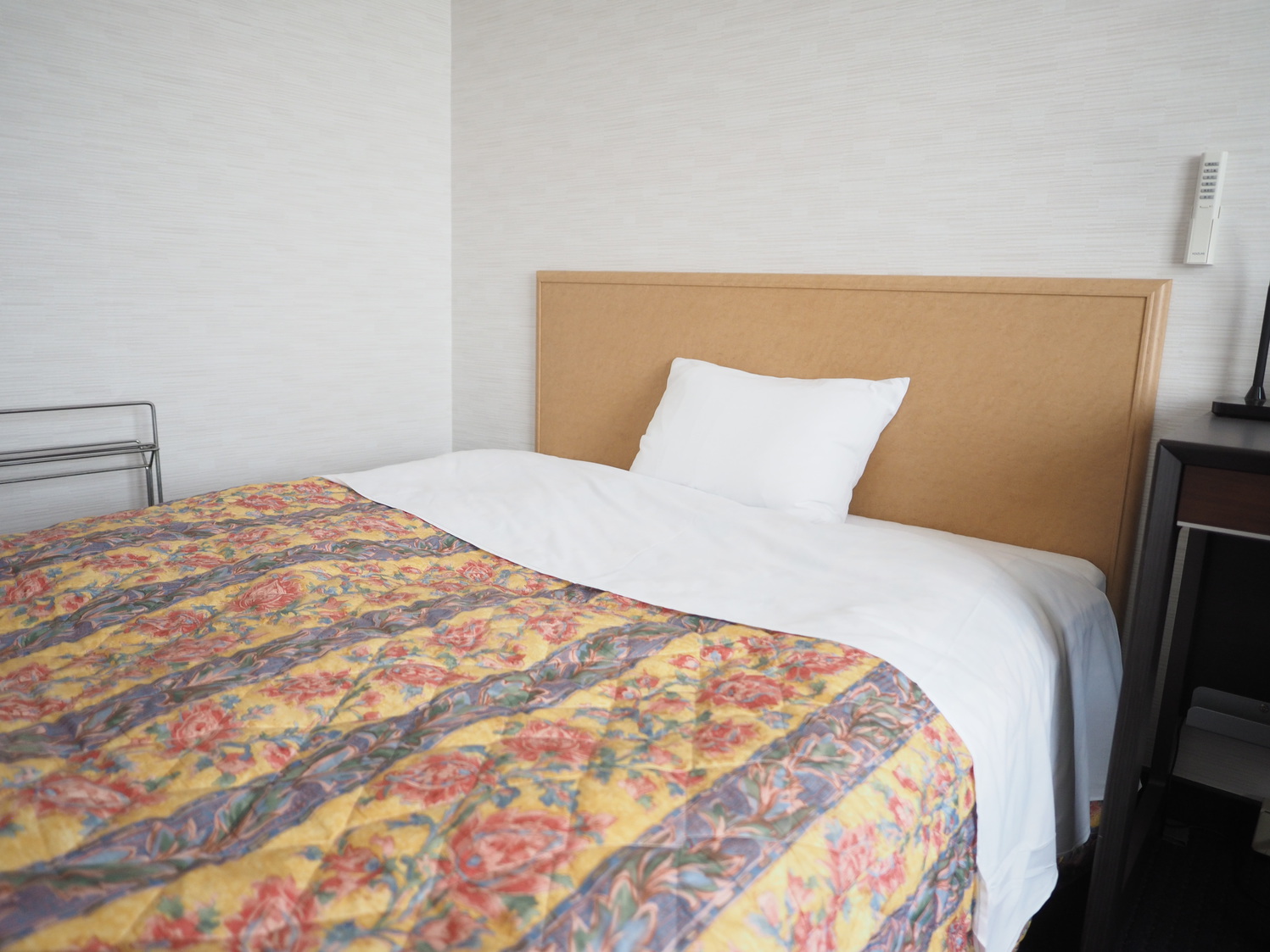 Business Miyazaki Royal Hotel Set in a prime location of Miyazaki, Business Miyazaki Royal Hotel puts everything the city has to offer just outside your doorstep. The property offers a high standard of service and amenities to sui