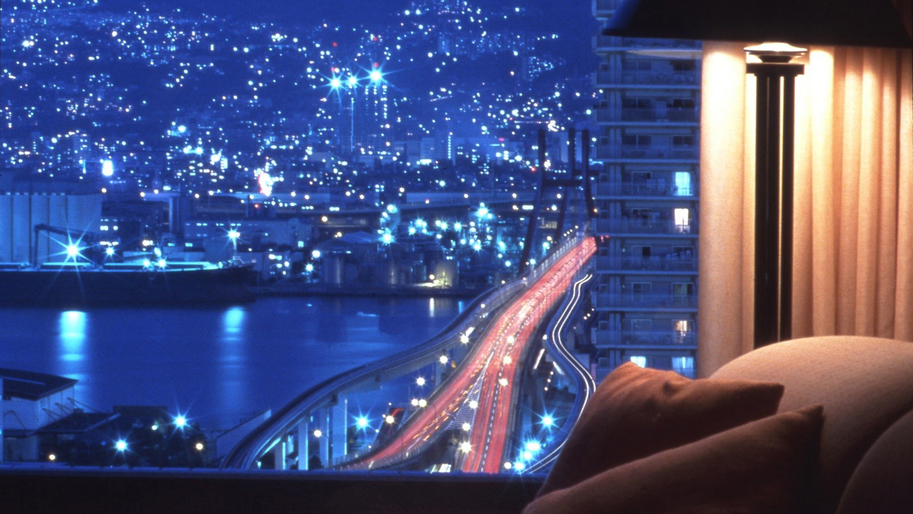 六甲山側高層階からの夜景。美しい眺望にしばし時が経つのも忘れそうに・・・。