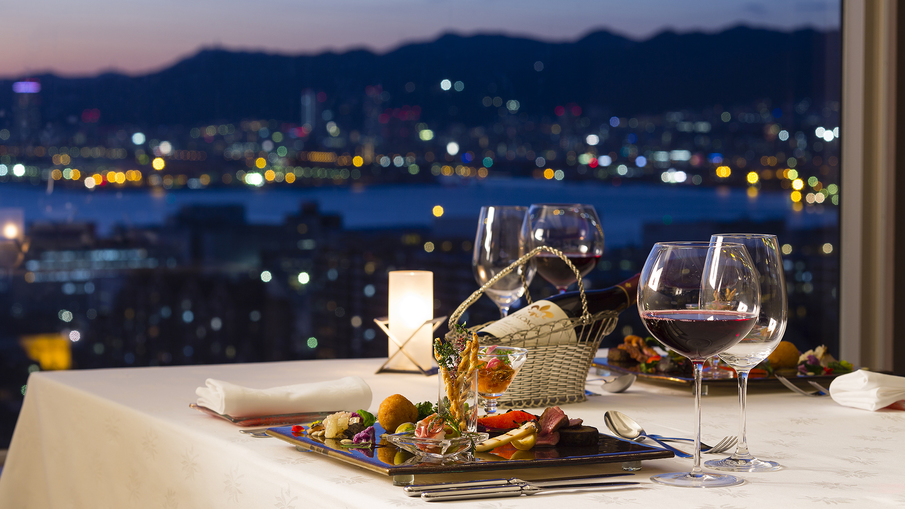 【Kobe Grill】最上階から六甲山と神戸港を見渡す眺望とともに上質のフレンチ&グリル料理を堪能