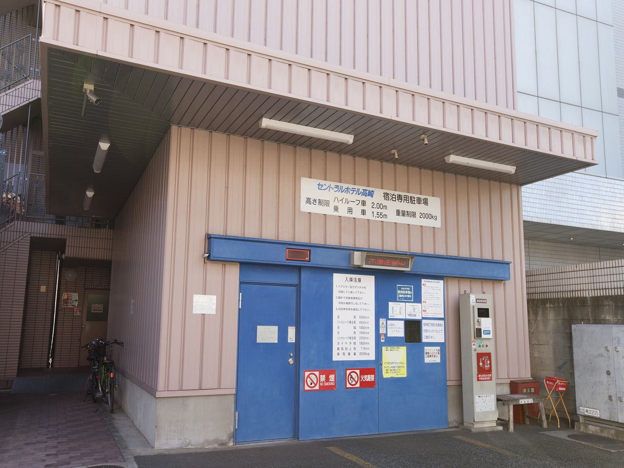 ホテル駐車場