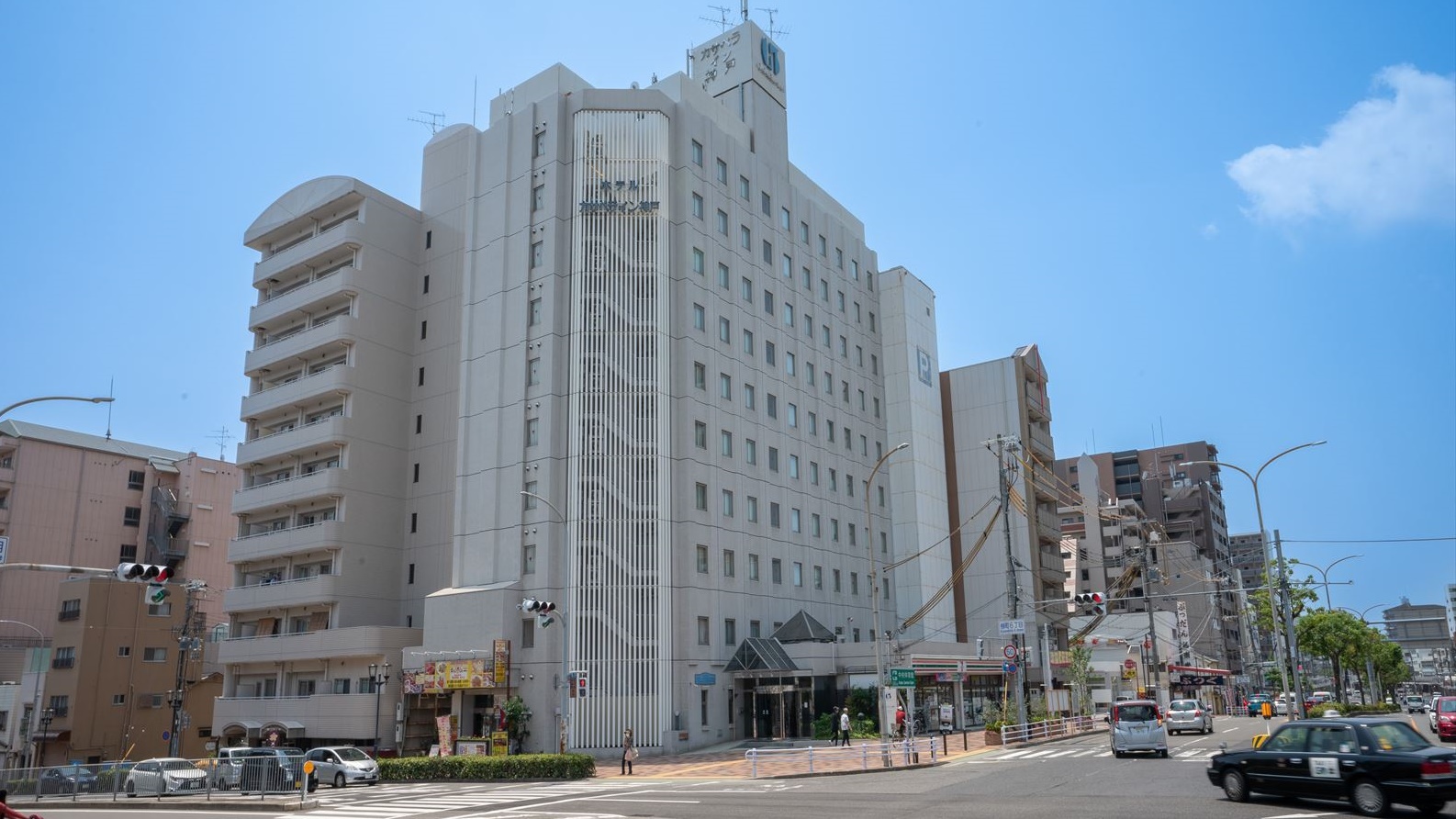 ホテル周辺エリアには地元に愛される観光名所や名店が多数。