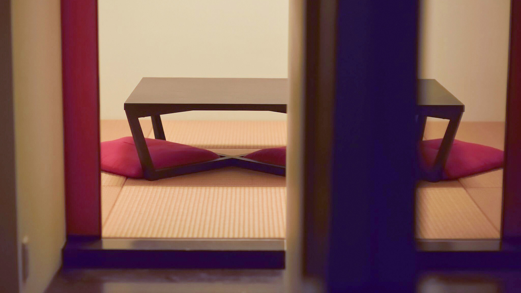 ・【和室】琉球畳を使用した和室。手足を伸ばしてリラックスしていただけます