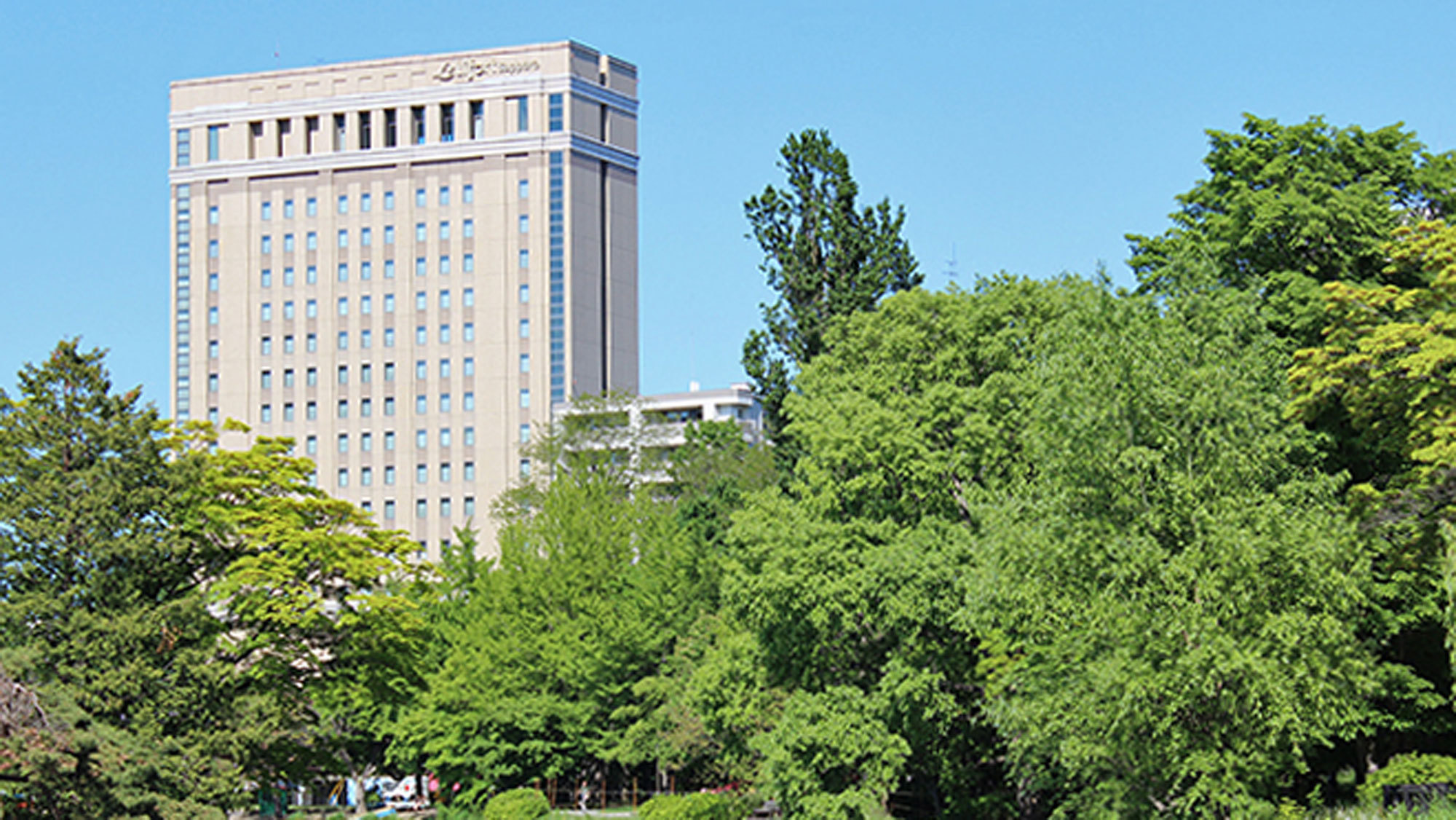 【外観】ホテルライフォート札幌夏中島公園 菖蒲池から