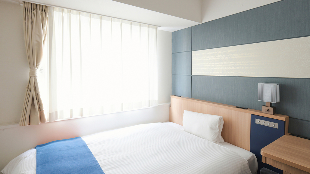 シングルルーム：13〜14.7平米幅140cmサイズのベッド1台設置最大利用人数2名