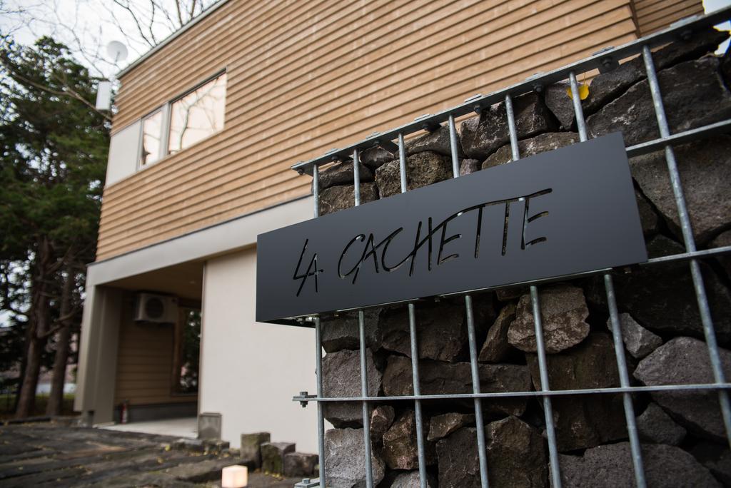 LA CACHETTE