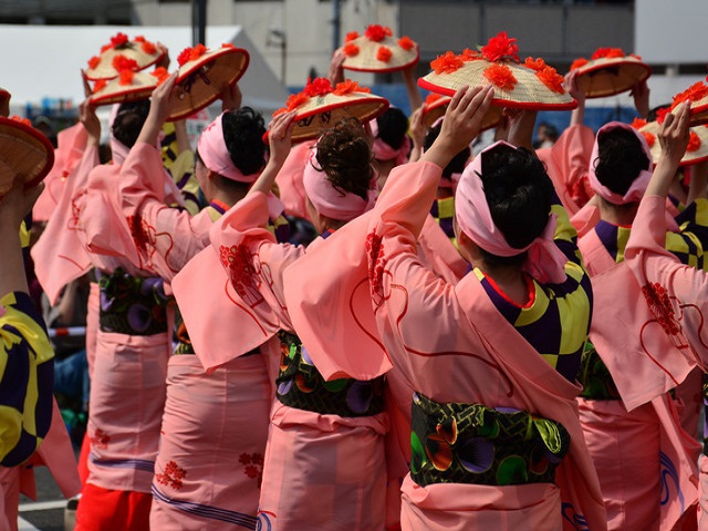 【山形花笠まつり】市内を花笠音頭にあわせた優雅な踊りでパレード！山形の真夏の夜を彩ります♪