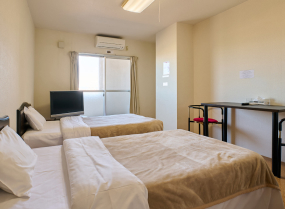 room-002