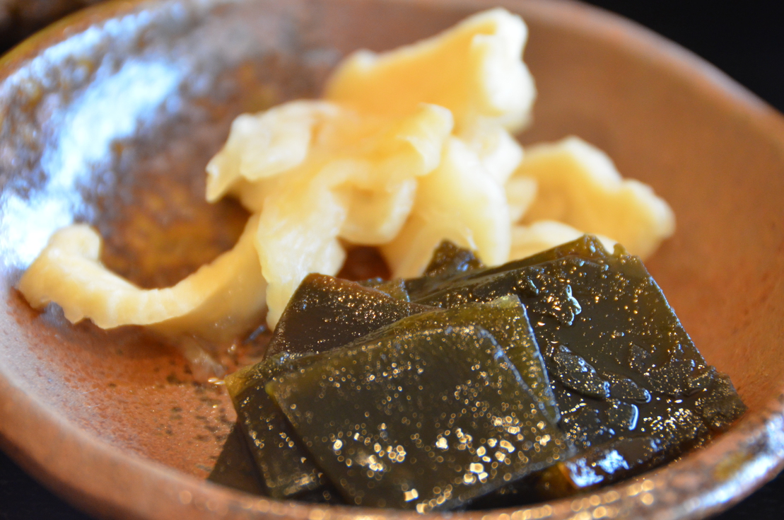 【ご朝食一例】手作りの昆布の佃煮と、ハリハリ漬けです。