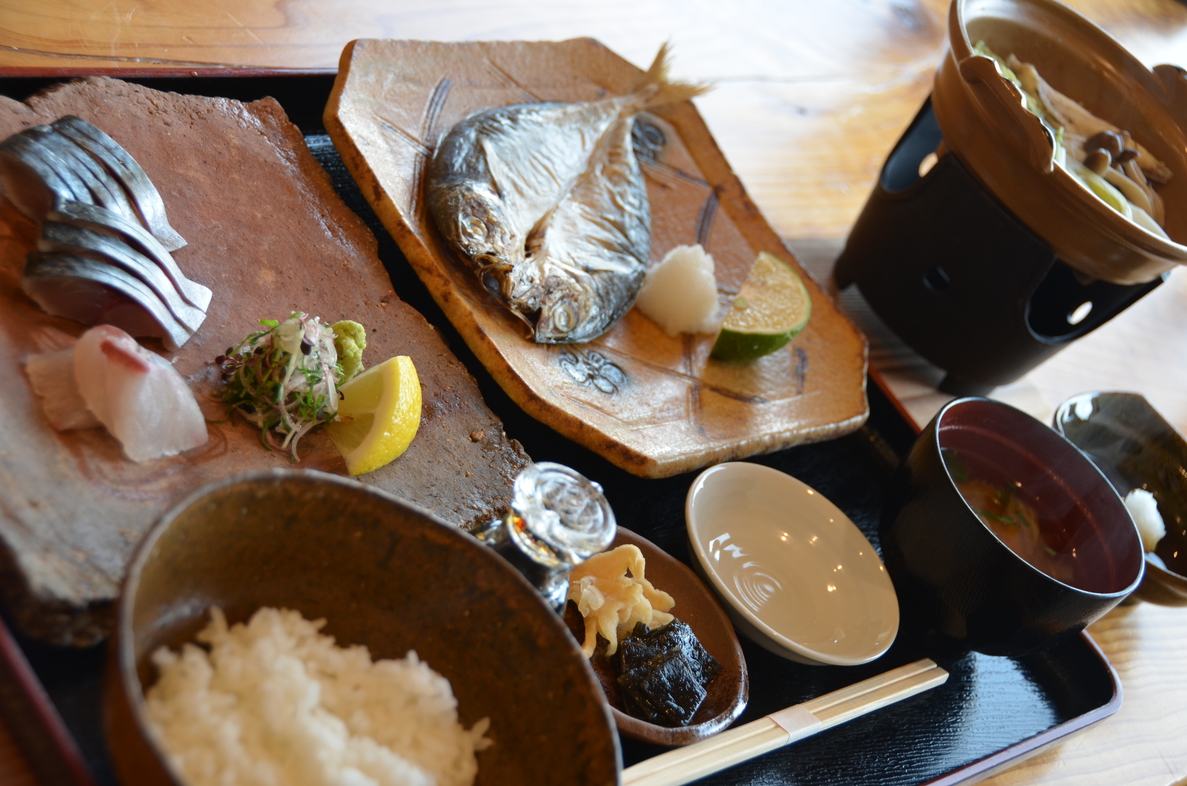 【ご朝食一例】北浦の海の幸を中心に、すべて手作りしております。