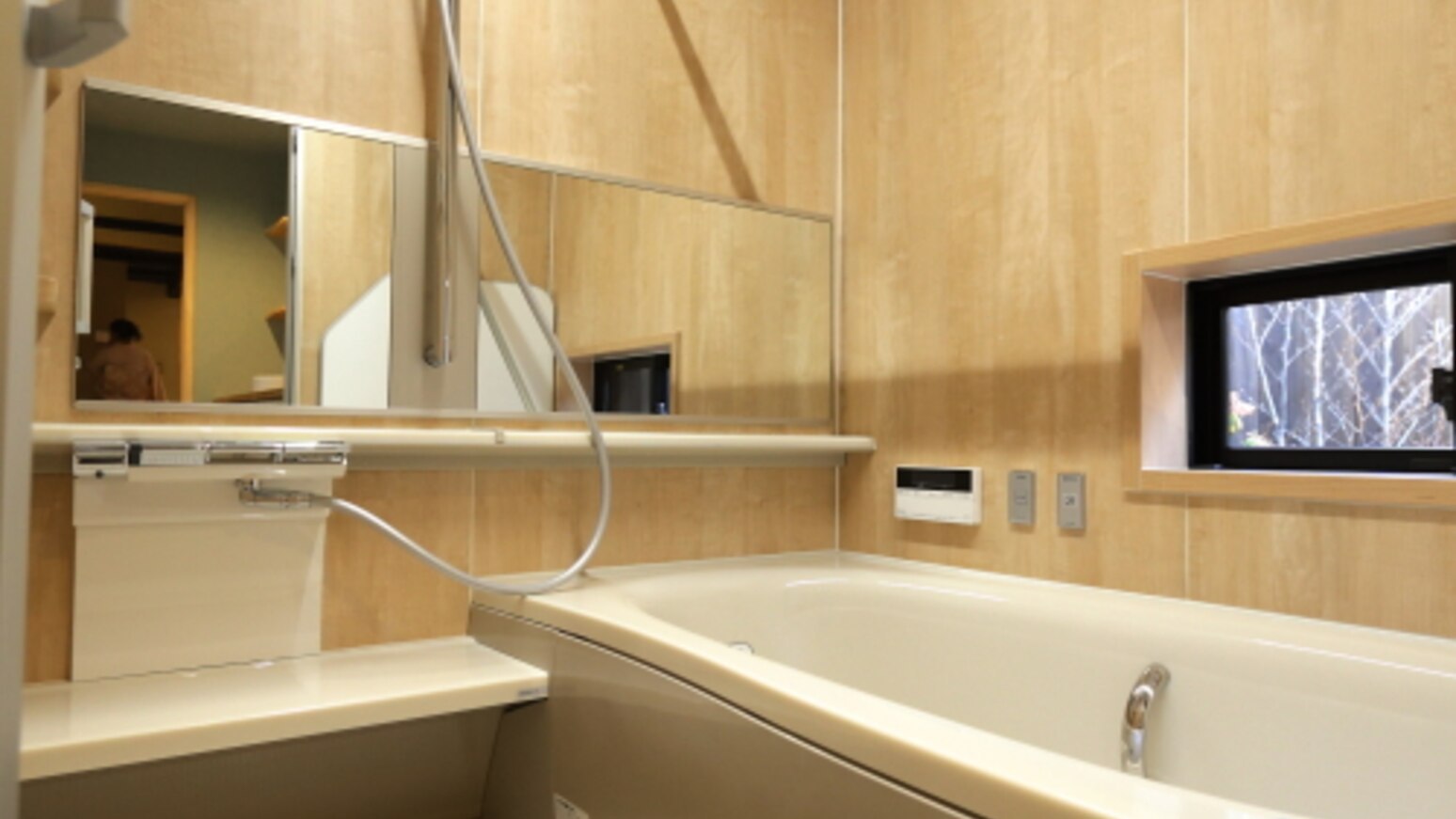 1階バスルーム近代最新バスルームです使い勝手重視です。