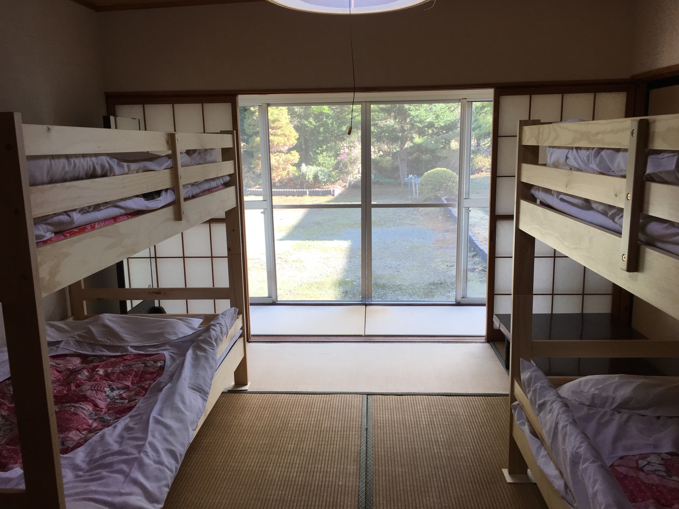 広大な庭園を望む客室