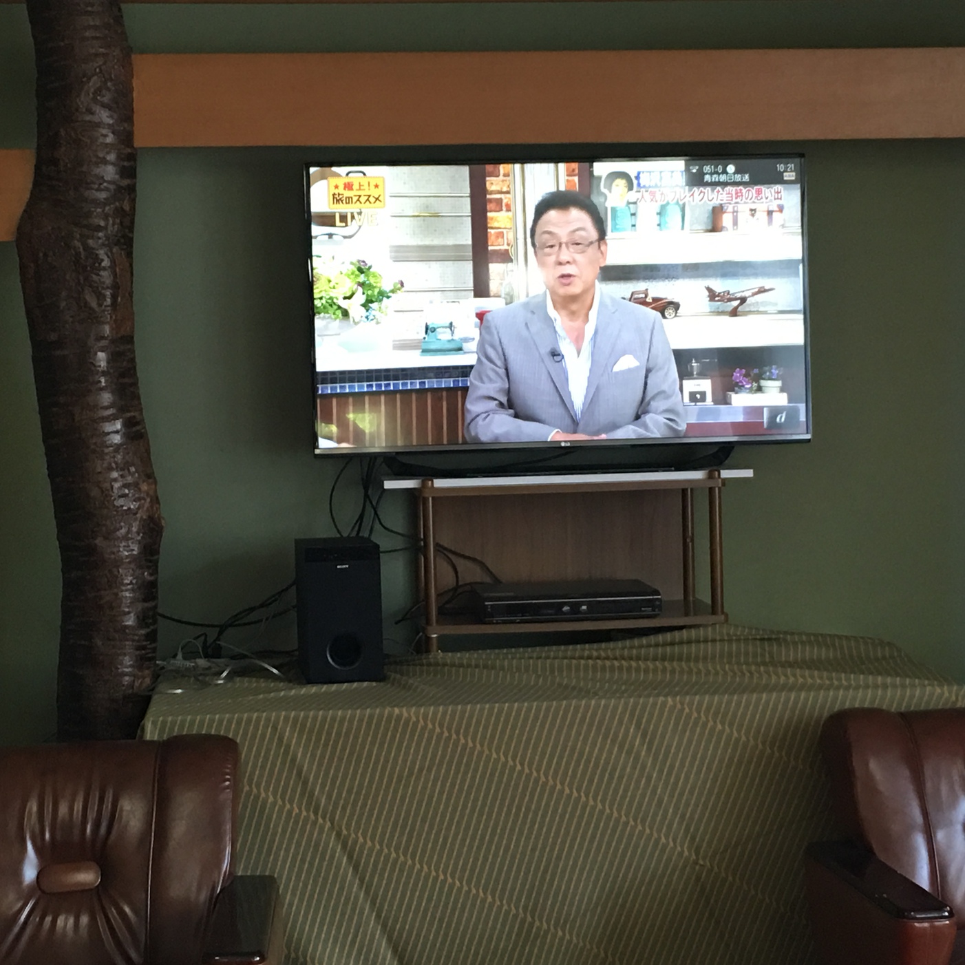 YouTubeも視聴できるロビーラウンジの５５インチテレビ