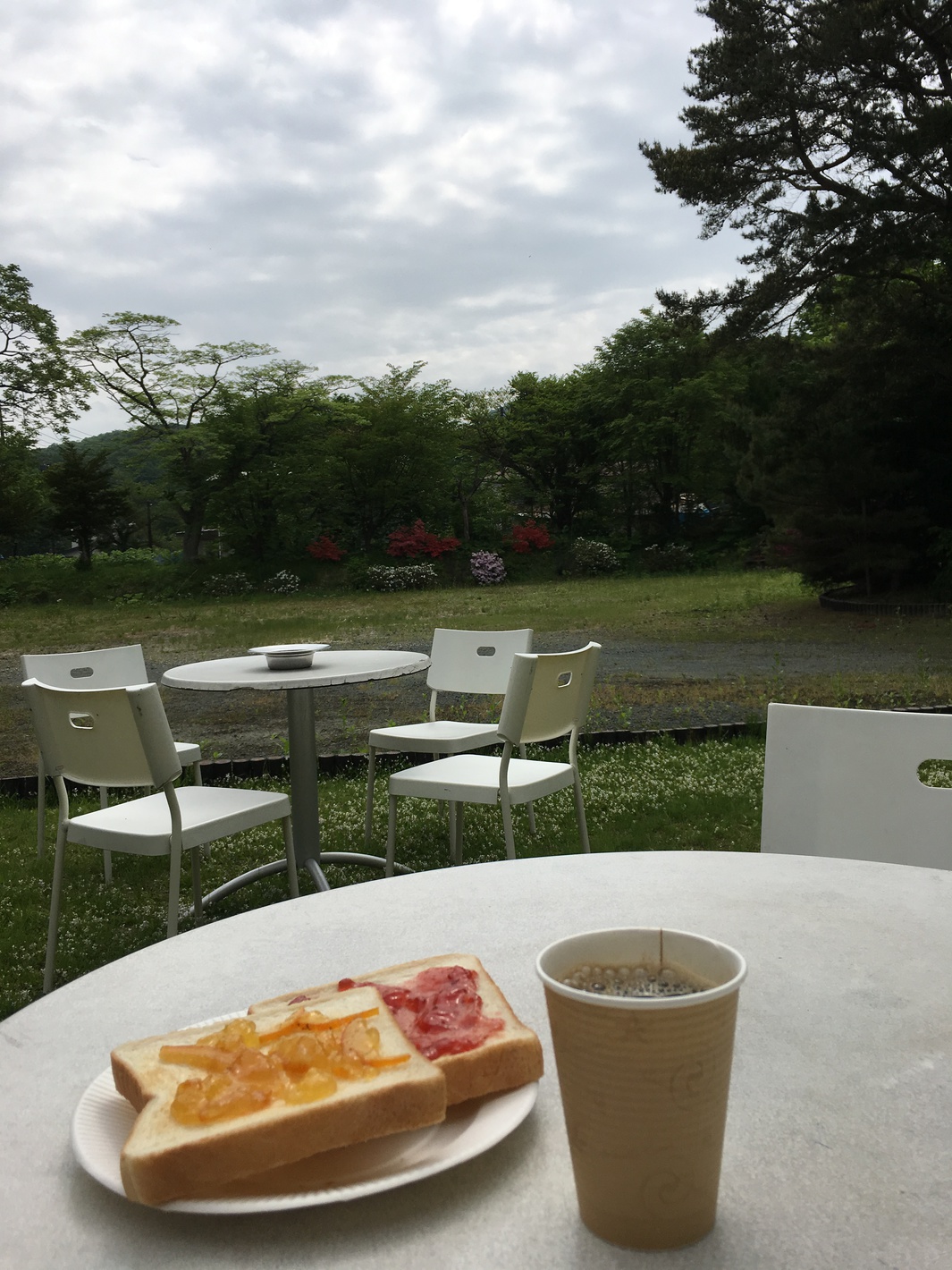 天気が良い日のテラスでの朝食は最高です