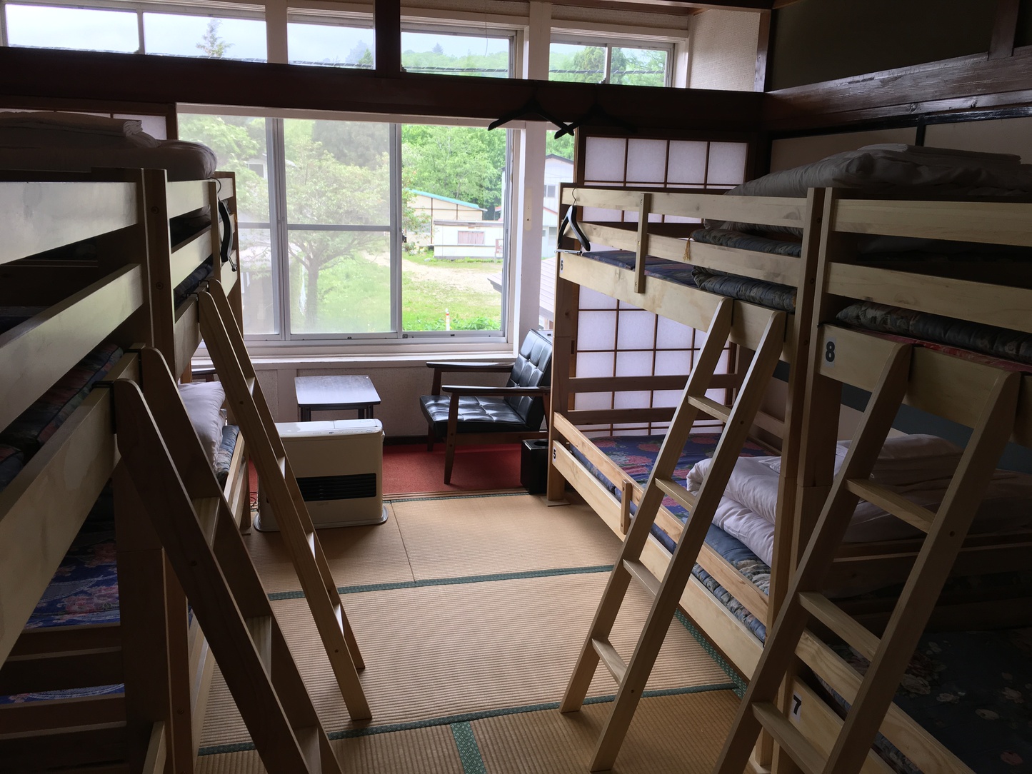 ８人部屋は二段ベッドが４台です