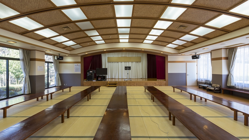 広々した宴会場で団体様にもご利用いただけます