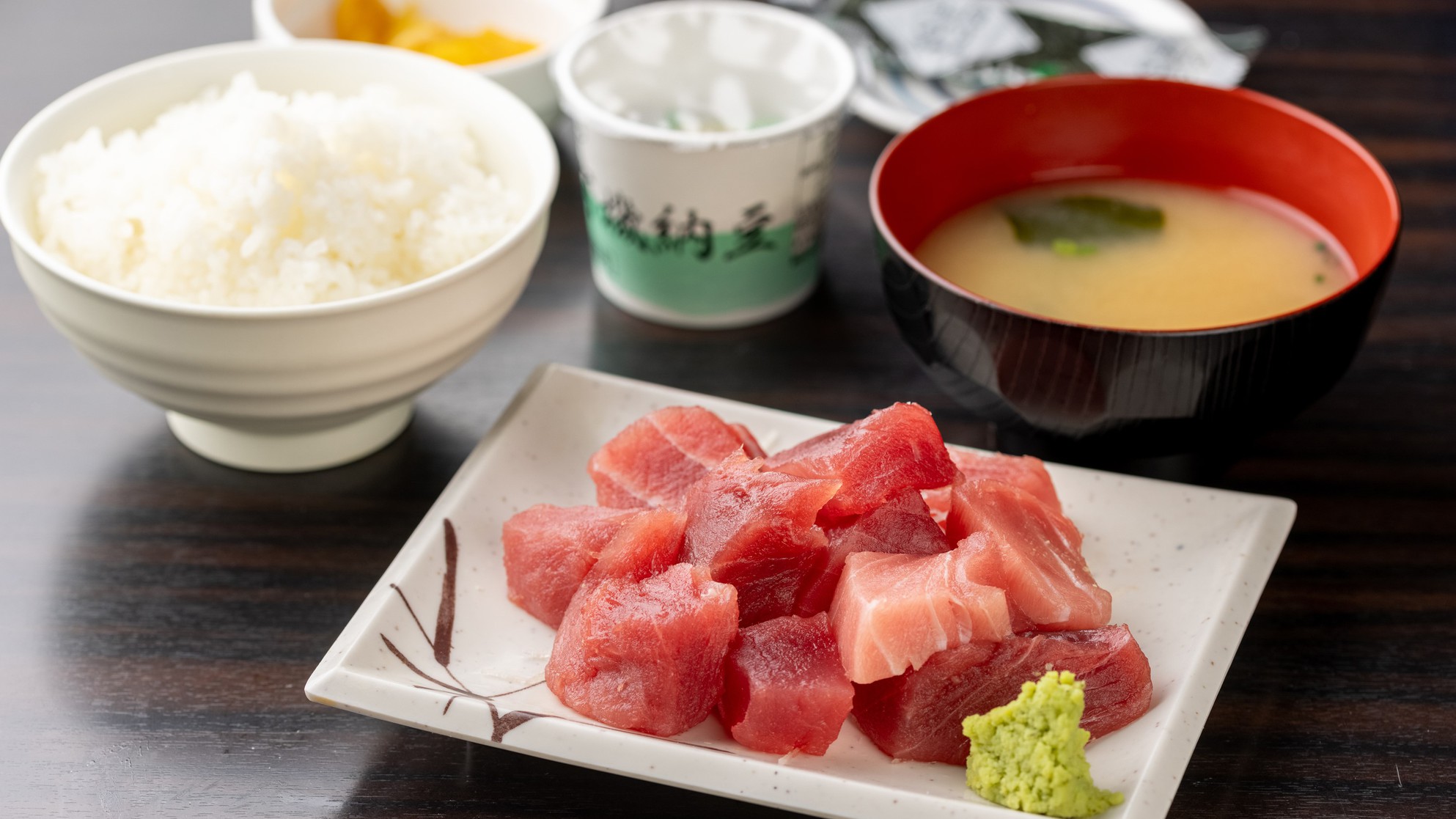 魚河岸食堂の朝食まぐろ定食（小田保）