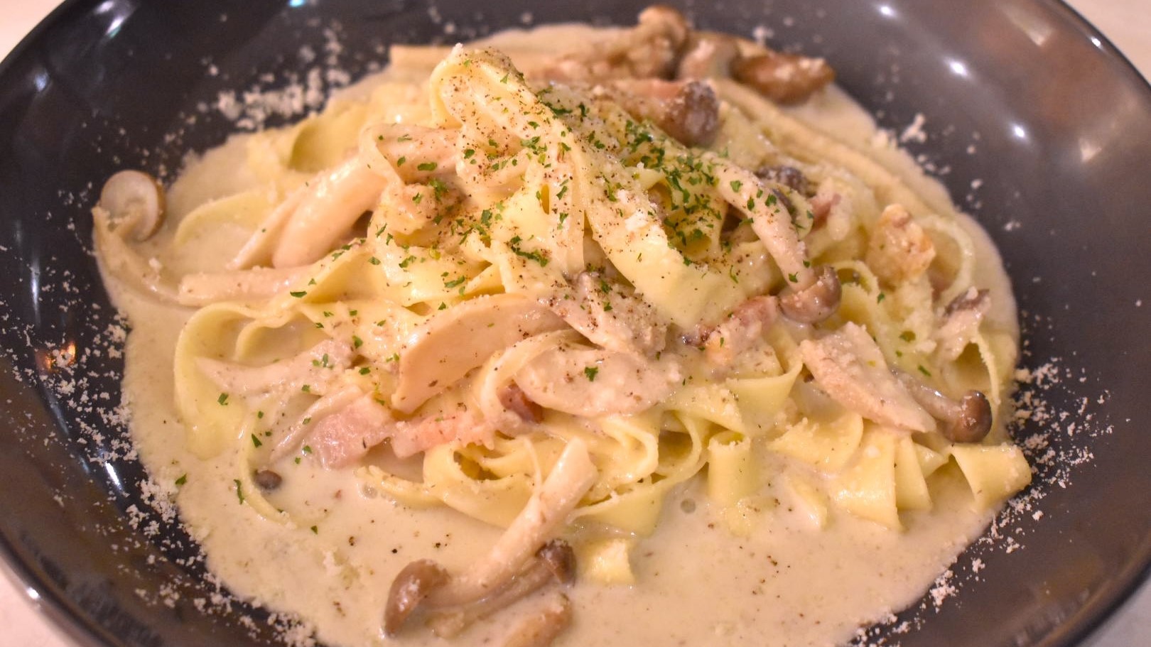 【ポンテヌオーヴォカフェ夕食】タリアテッレキノコとベーコンのクリームソース