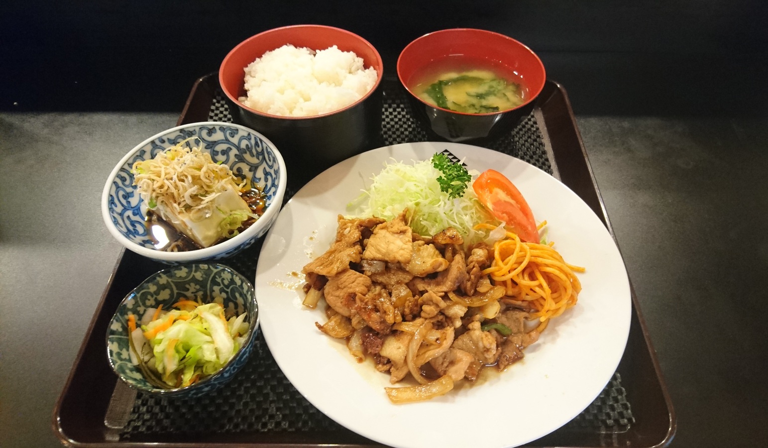 魚河岸食堂の朝食生姜焼き定食（東都グリル）