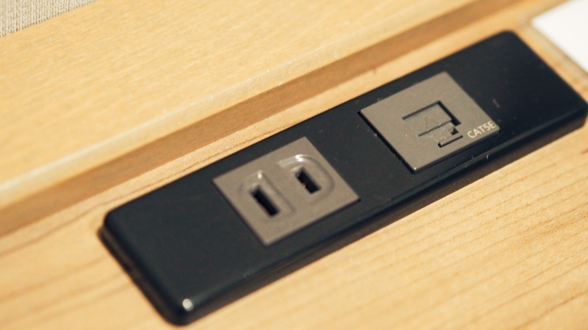 電気コンセント