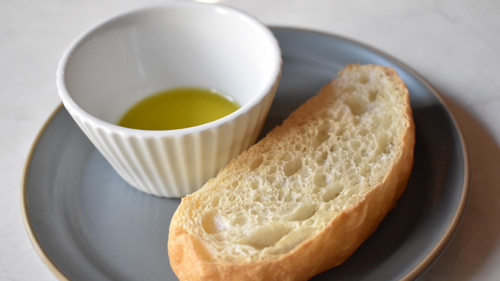 【ポンテヌオーヴォカフェ夕食】店舗で焼く国産小麦の自家製パンチャバッタ