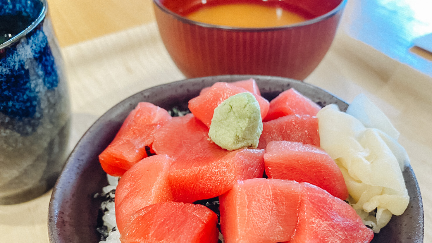 魚河岸食堂の朝食マグロ丼（てっか屋）